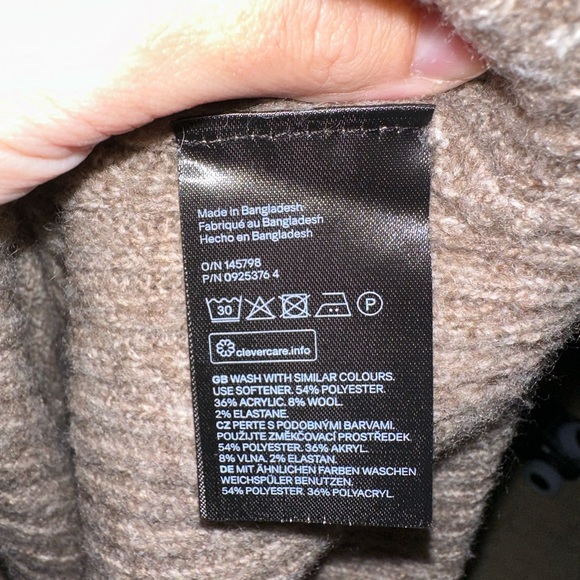 H&M Crewneck Sweater - size medium - Picture 4 of 6